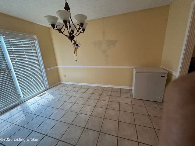 4708 Wooded Oak Cir, Louisville, KY 40245