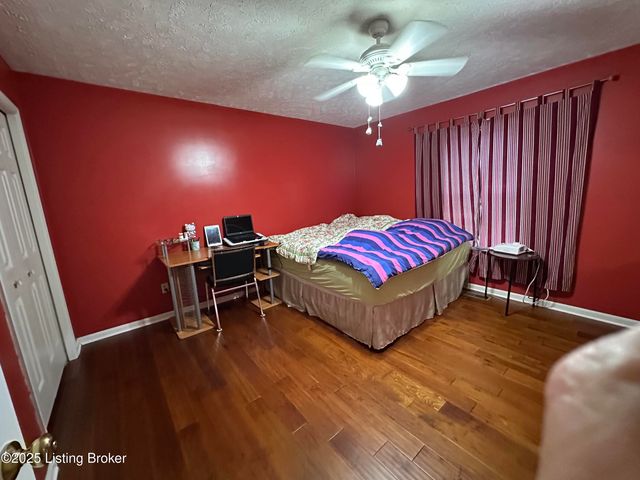 4708 Wooded Oak Cir, Louisville, KY 40245