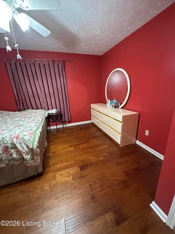4708 Wooded Oak Cir, Louisville, KY 40245