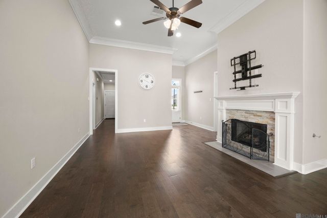 525 Silverbill Ln, Baton Rouge, LA 70810