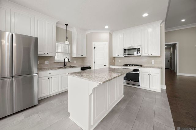 525 Silverbill Ln, Baton Rouge, LA 70810