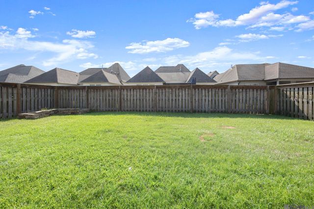 525 Silverbill Ln, Baton Rouge, LA 70810