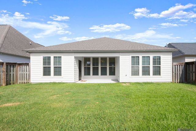 525 Silverbill Ln, Baton Rouge, LA 70810