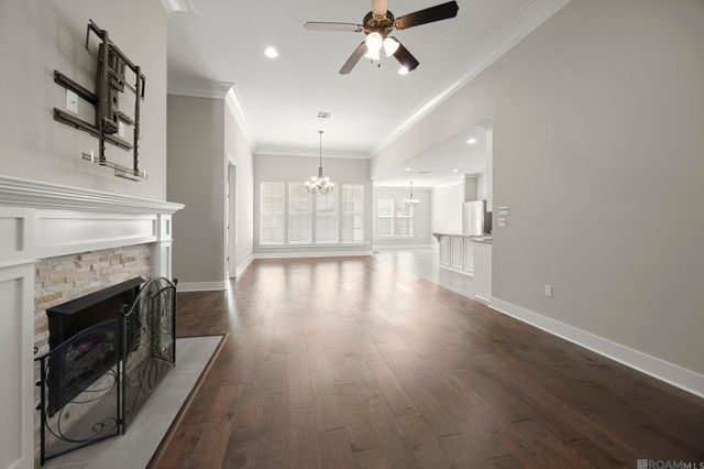 525 Silverbill Ln, Baton Rouge, LA 70810