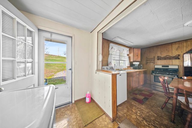 481 Barger Hill, Kenova, WV 25704