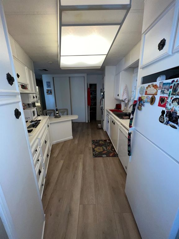 Image 13 of property listing at 2706 W Ashlan Avenue # 281, Fresno, CA 93705