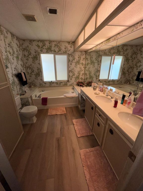 Image 21 of property listing at 2706 W Ashlan Avenue # 281, Fresno, CA 93705