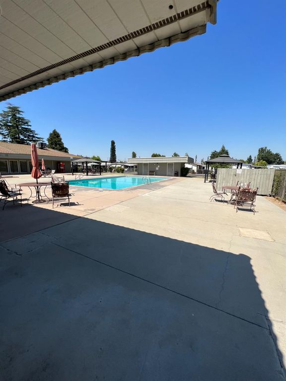 Image 23 of property listing at 2706 W Ashlan Avenue # 281, Fresno, CA 93705