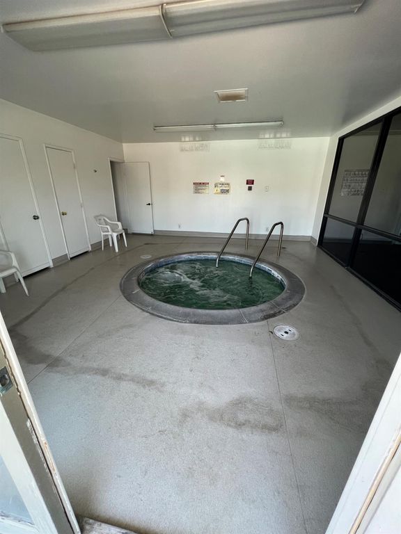 Image 24 of property listing at 2706 W Ashlan Avenue # 281, Fresno, CA 93705