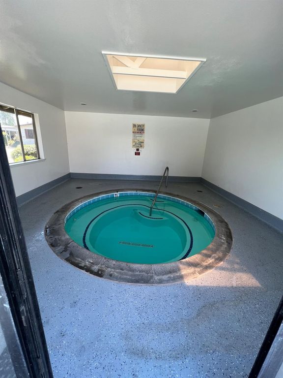 Image 26 of property listing at 2706 W Ashlan Avenue # 281, Fresno, CA 93705