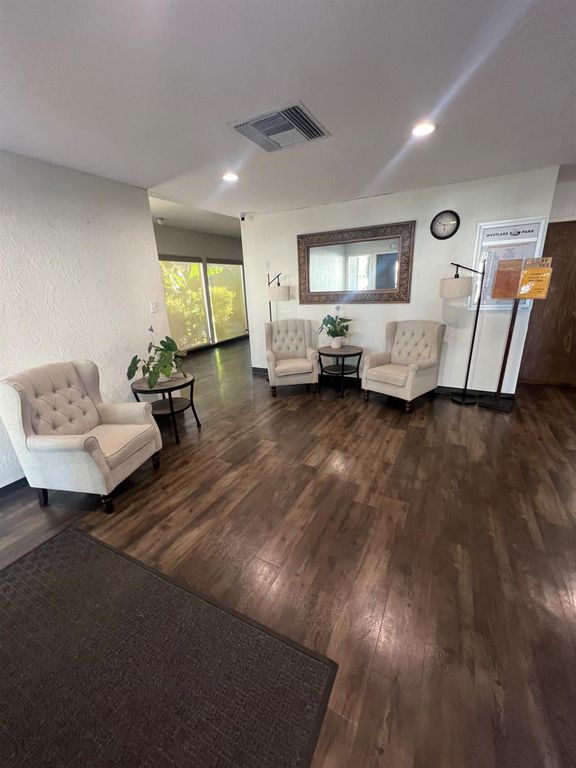 Image 30 of property listing at 2706 W Ashlan Avenue # 281, Fresno, CA 93705