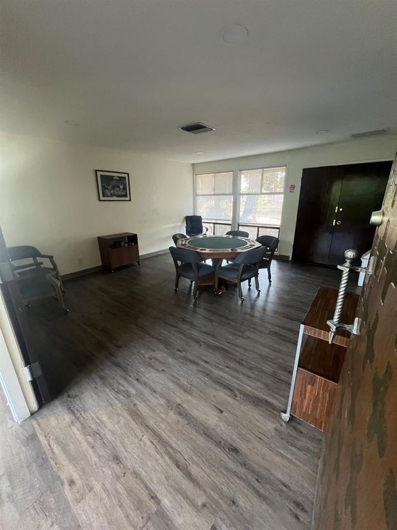 Image 32 of property listing at 2706 W Ashlan Avenue # 281, Fresno, CA 93705
