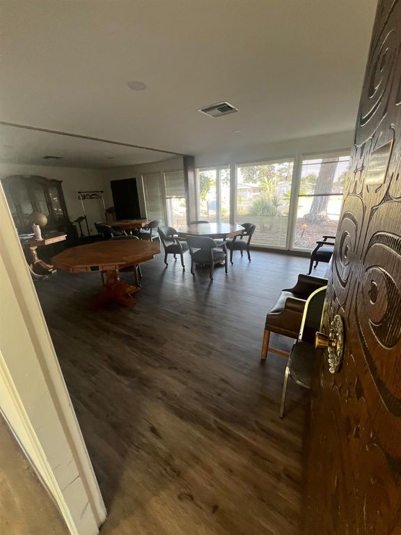 Image 33 of property listing at 2706 W Ashlan Avenue # 281, Fresno, CA 93705