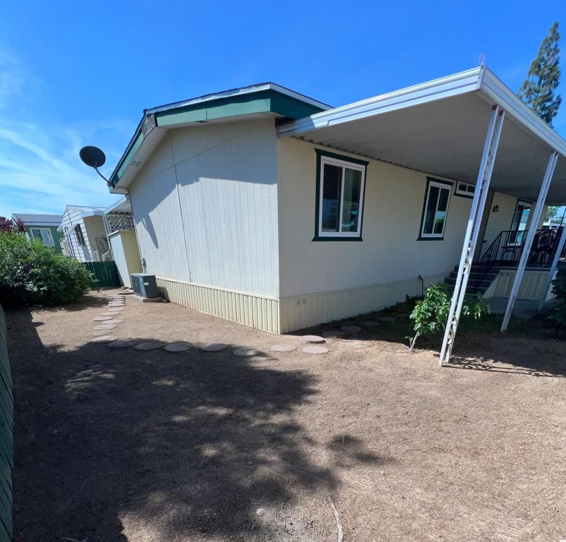 Image 7 of property listing at 2706 W Ashlan Avenue # 281, Fresno, CA 93705