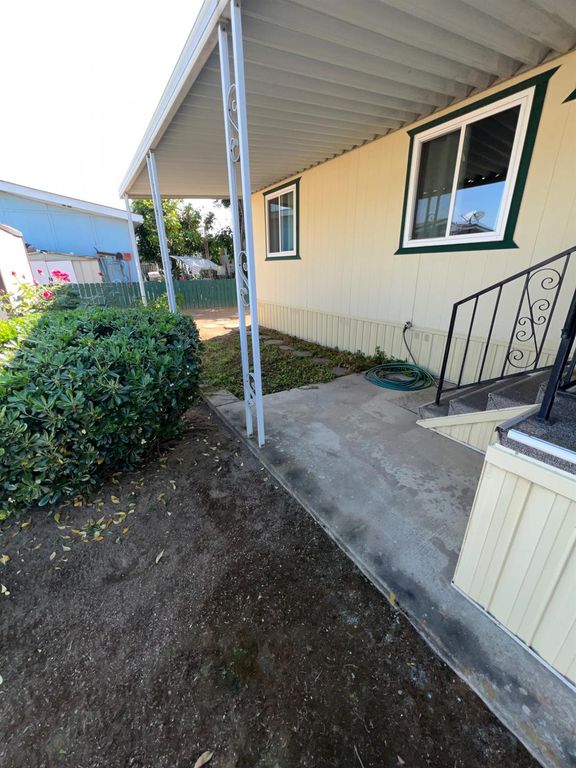 Image 8 of property listing at 2706 W Ashlan Avenue # 281, Fresno, CA 93705