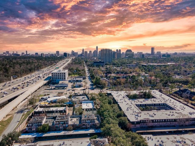 454 N Post Oak Lane, Houston, TX 77024