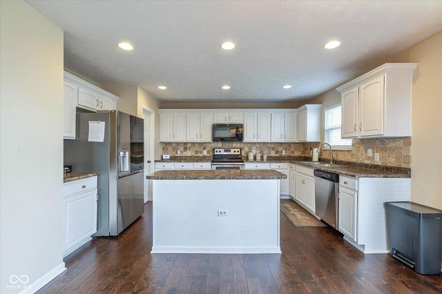 14416 Chapelwood Lane, Fishers, IN 46037