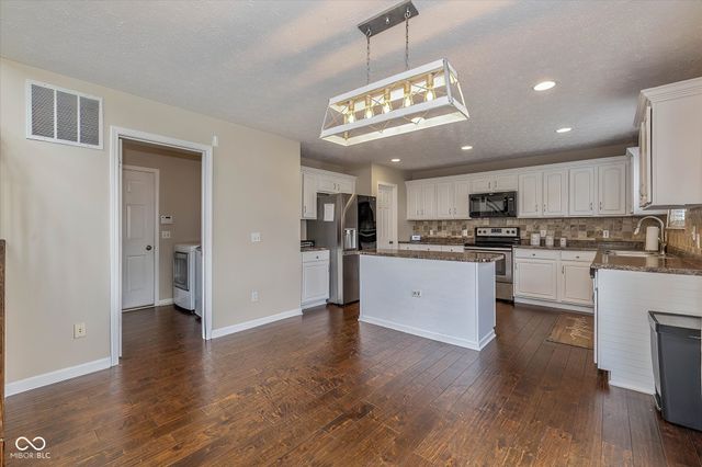 14416 Chapelwood Lane, Fishers, IN 46037