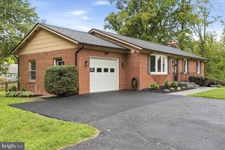 17 FRIENDSHIP, Charles Town, WV 25414