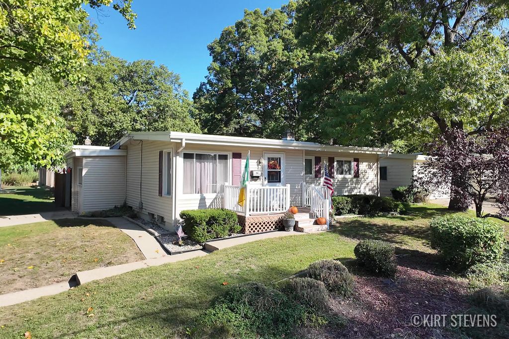 1045 40th Street SW, Wyoming, MI 49509