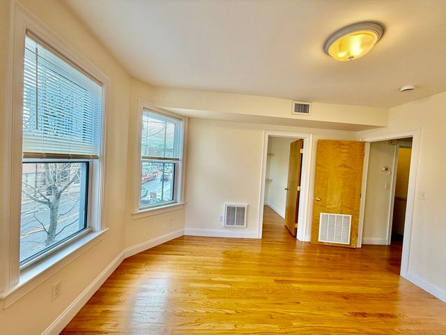 724 Cambridge St 2, Cambridge, MA 02141