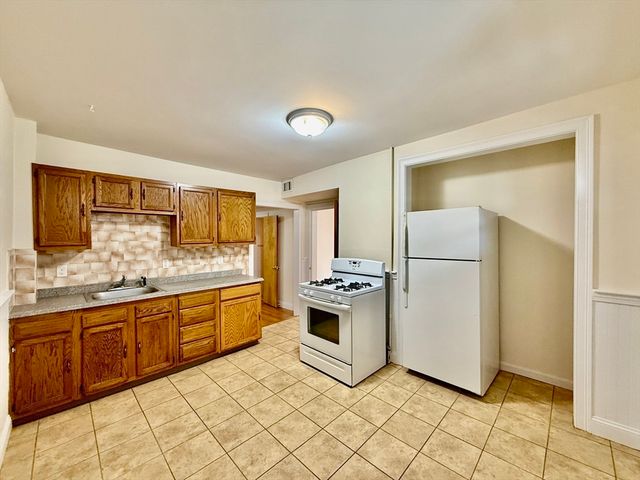 724 Cambridge St 2, Cambridge, MA 02141