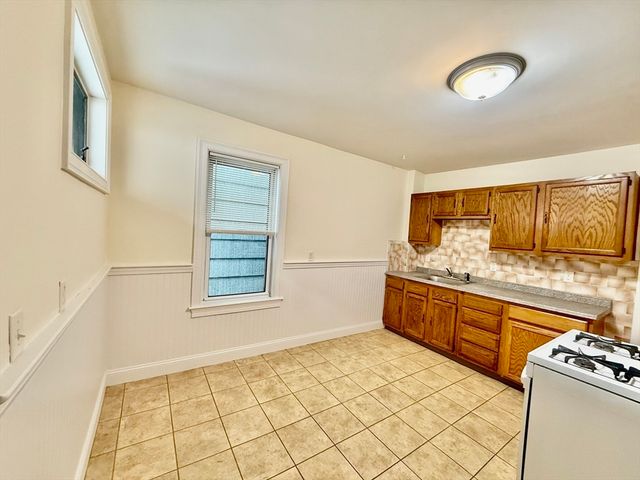 724 Cambridge St 2, Cambridge, MA 02141