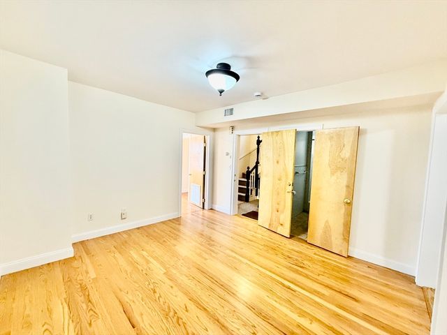 724 Cambridge St 2, Cambridge, MA 02141