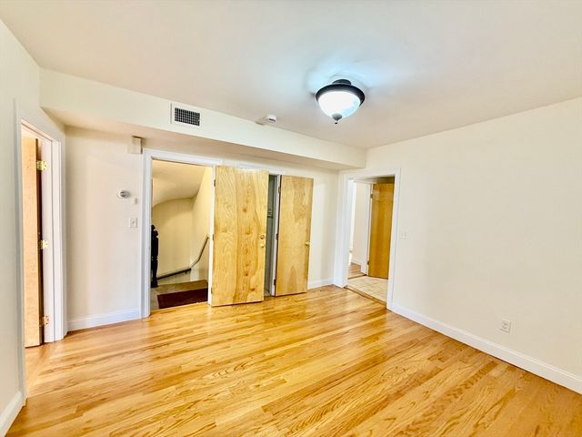 724 Cambridge St 2, Cambridge, MA 02141
