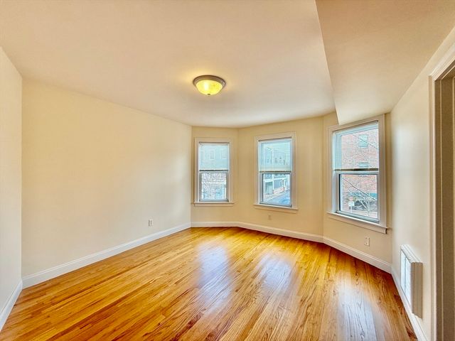 724 Cambridge St 2, Cambridge, MA 02141
