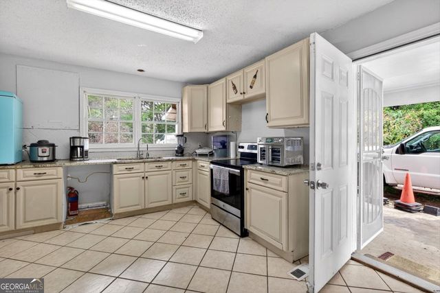 1742 Cardinal Road, Jonesboro, GA 30238