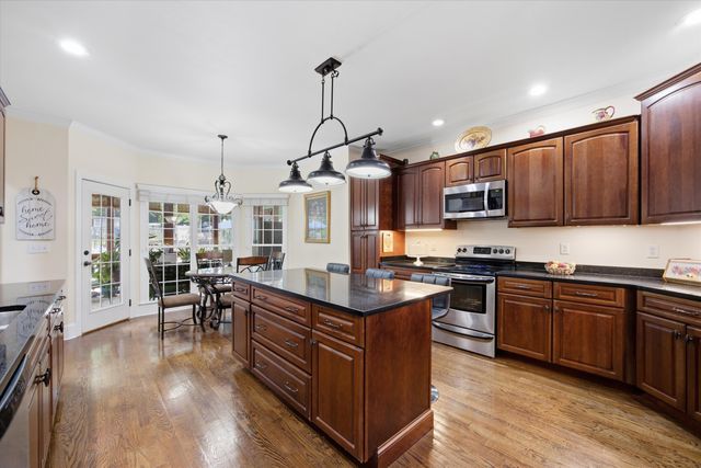 11177 Captains Cove Drive, Soddy Daisy, TN 37379