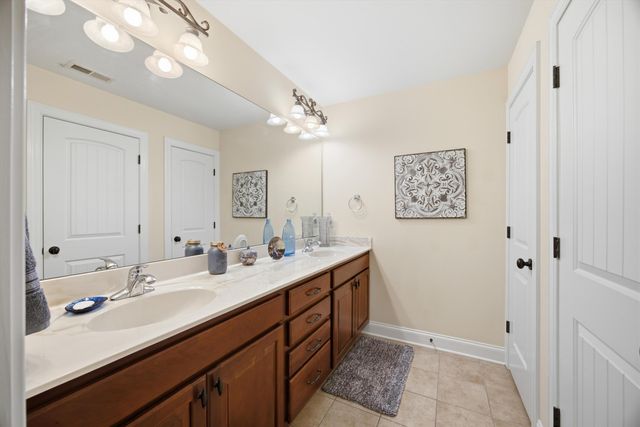 11177 Captains Cove Drive, Soddy Daisy, TN 37379