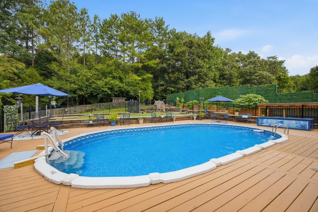 11177 Captains Cove Drive, Soddy Daisy, TN 37379