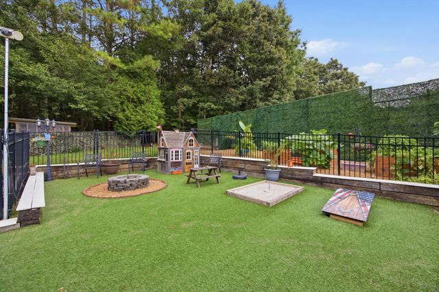 11177 Captains Cove Drive, Soddy Daisy, TN 37379