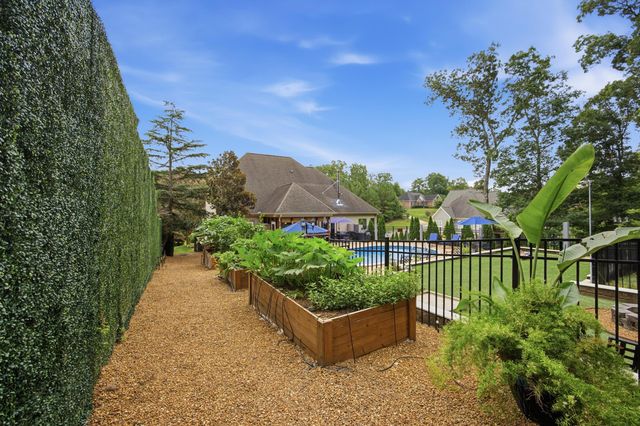 11177 Captains Cove Drive, Soddy Daisy, TN 37379