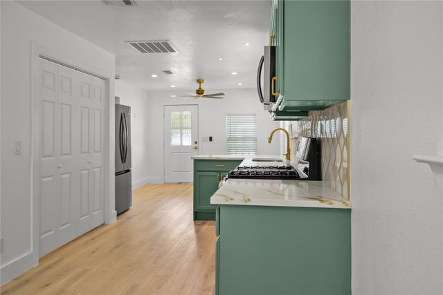 3818 Penelope Street, Dallas, TX 75210