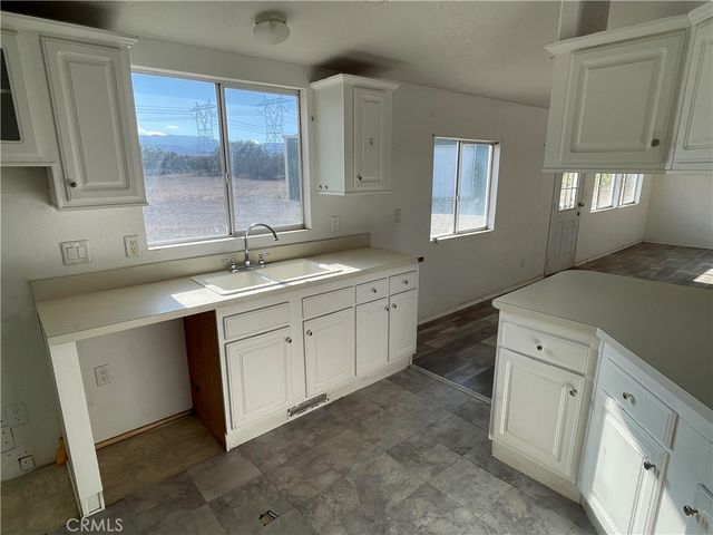 8354 White Road, Phelan, CA 92371