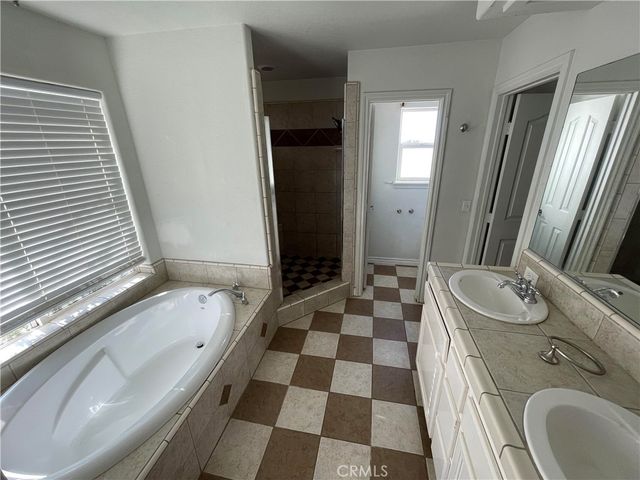 8354 White Road, Phelan, CA 92371