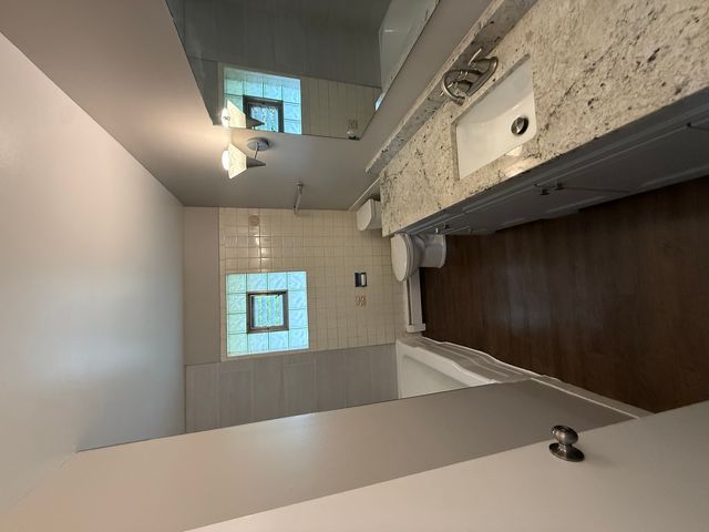 1 Scotdale Road 3, La Grange Park, IL 60526