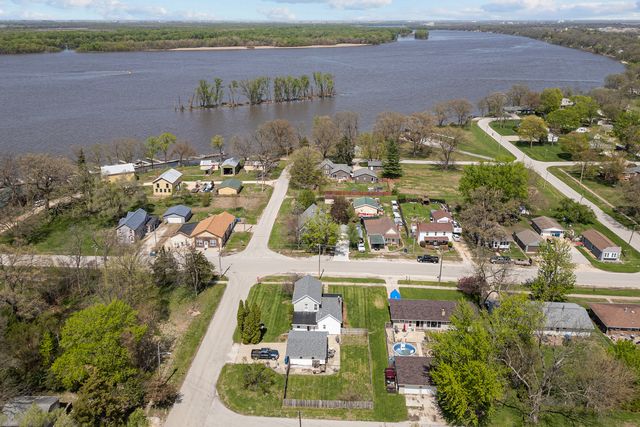 800 Main Avenue, Cordova, IL 61242