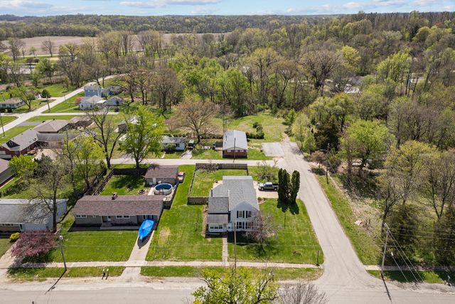 800 Main Avenue, Cordova, IL 61242