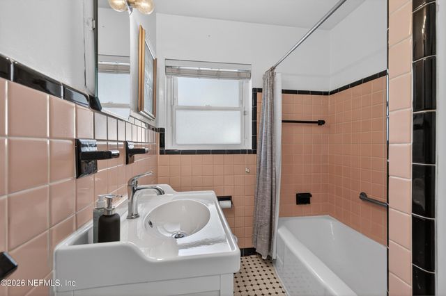 1786 PINEGROVE Avenue, Jacksonville, FL 32205