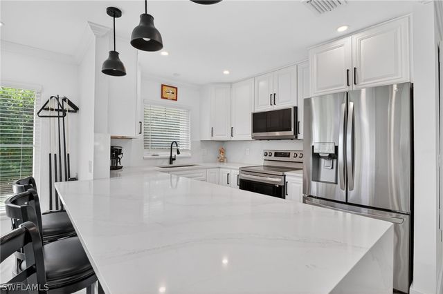 19 Crooked LN 15, Naples, FL 34112