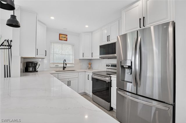 19 Crooked LN 15, Naples, FL 34112