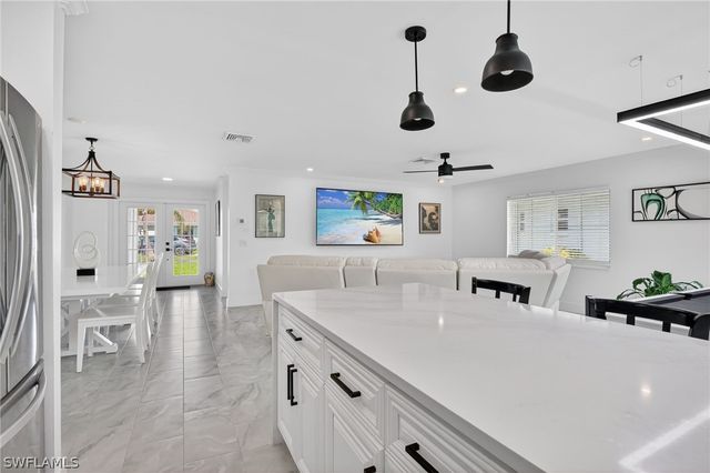 19 Crooked LN 15, Naples, FL 34112