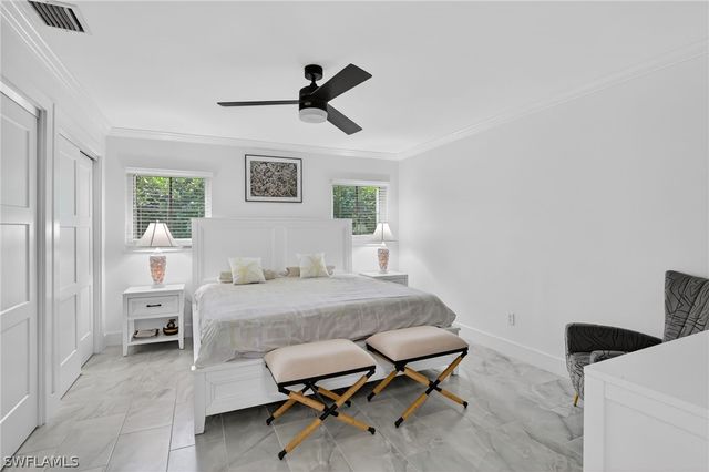 19 Crooked LN 15, Naples, FL 34112