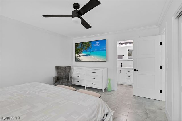 19 Crooked LN 15, Naples, FL 34112