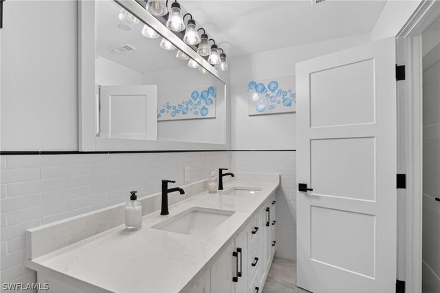 19 Crooked LN 15, Naples, FL 34112