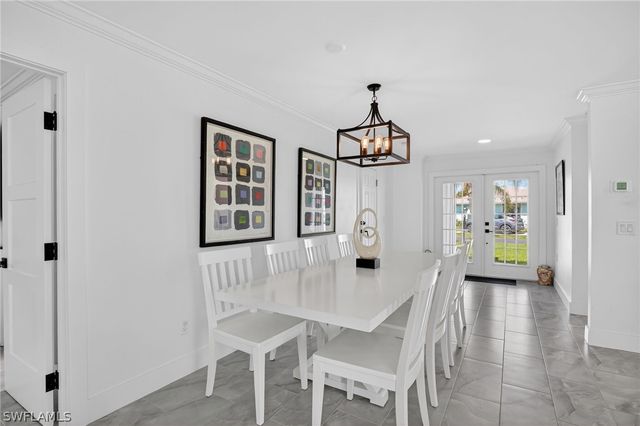 19 Crooked LN 15, Naples, FL 34112